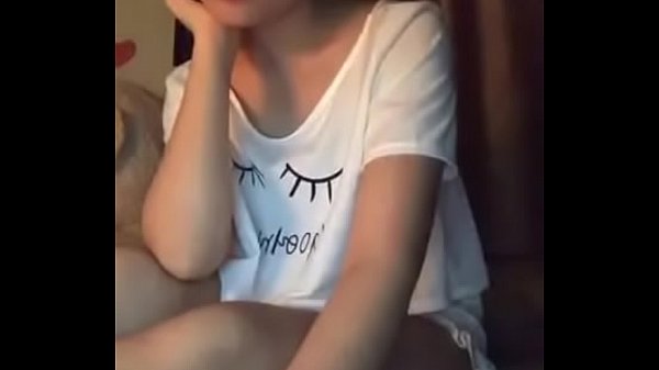 Gái xinh nửa đêm nứng lồn dựng clip thủ dâm