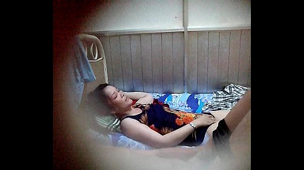 Quay lén hàng xóm đưa trai về đụ