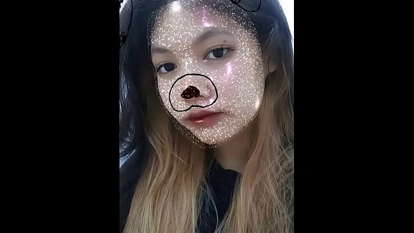 Em gái show hàng mùa covid