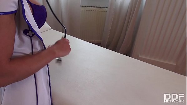 Nữ y tá sexy , dâm đãng và cuồng nhiệt