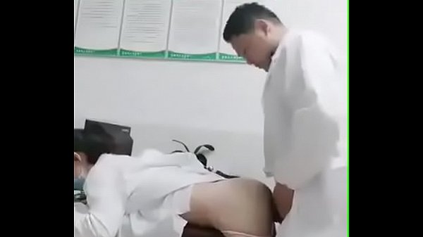 Khung cảnh bác sĩ mây mưa trong giờ trực ca