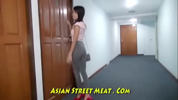 Tiếp đĩ trong khách sạn