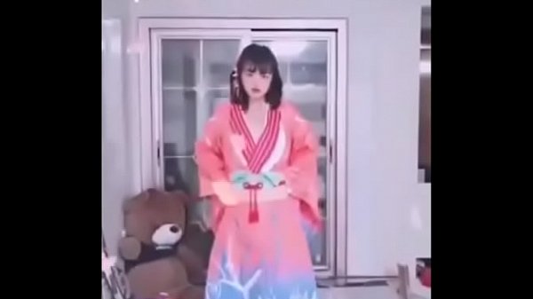 Nữ sinh viên xinh đẹp đã đụ vô số con cặc trong thành phố