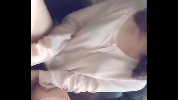 Em bím đẹp nước bắn tung tóe vì quá phê