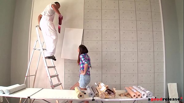 Qua sơn nhà rồi địt luôn em chủ nhà nứng lồn