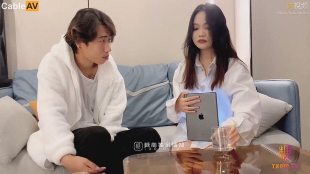 Em chuyên gia thiết kế xinh đẹp bị khách hàng chuốc thuốc địt phê lồn